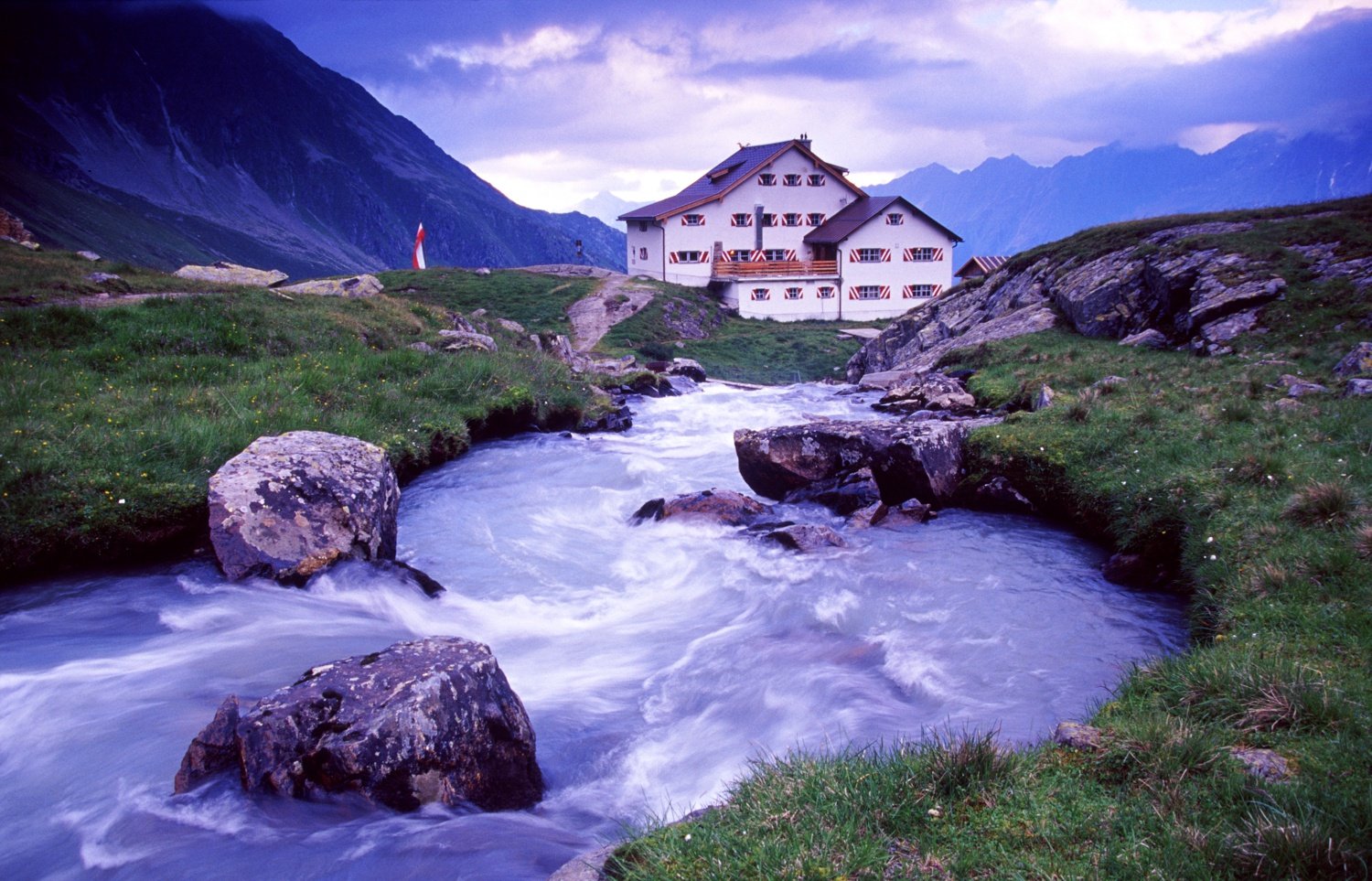 Neue Regensburger mountain hut, Stubai Hohenweg, Tirol, Austria. Neue Regensburger mountain hut, Stubai Hohenweg, Tirol, Austria.