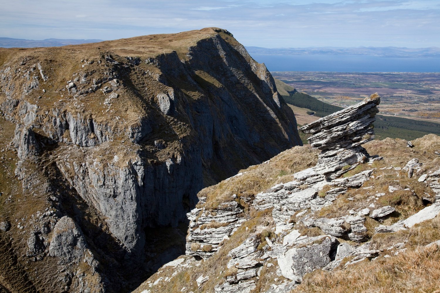 Limestone pinnacle and the cliffs of Annacoona, Benwiskin, Co Sligo, Ireland. Limestone pinnacle and the cliffs of Annacoona, Benwiskin, Co Sligo, Ireland.